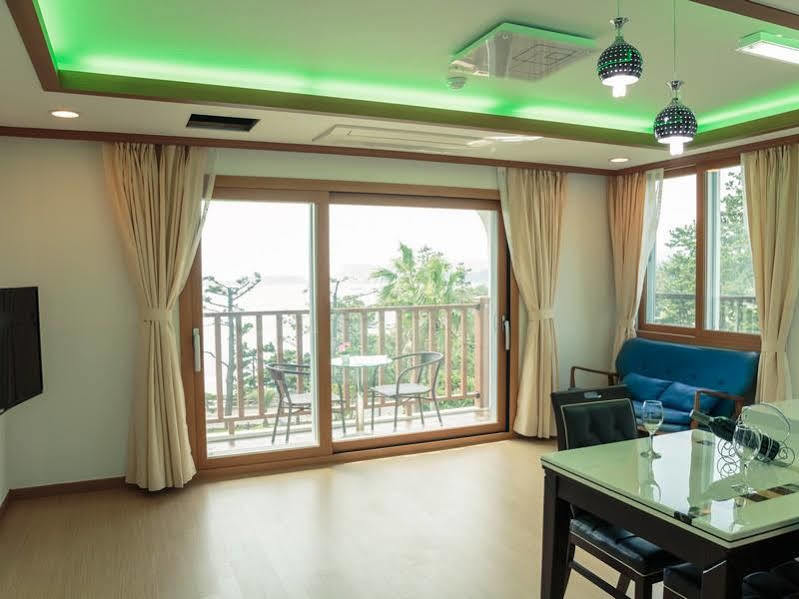סאוגוויפו The Bay Jeju Resort מראה חיצוני תמונה